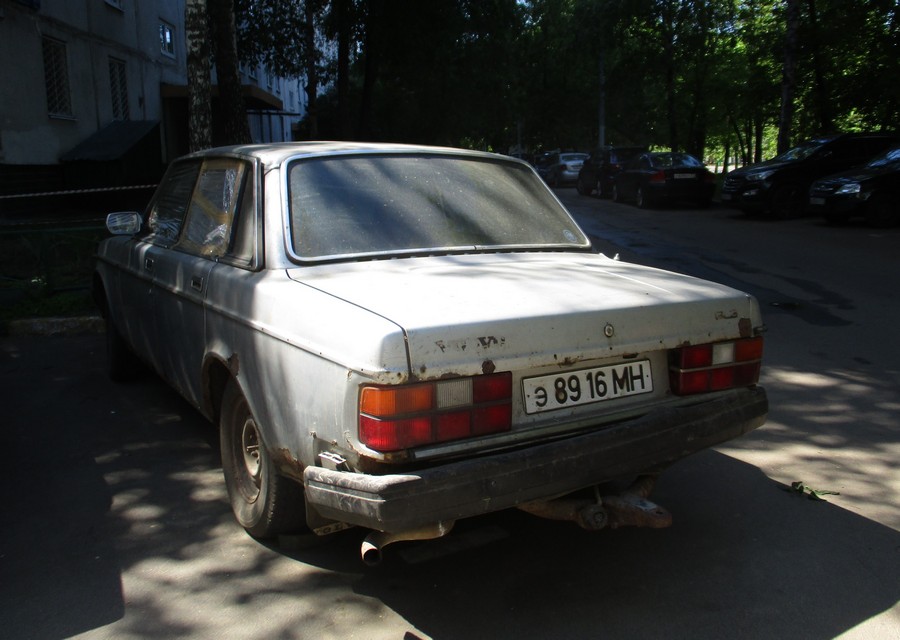 э 8916 МН, Volvo 260-Series 1st gen 4-door Sedan (264), 1974–1982