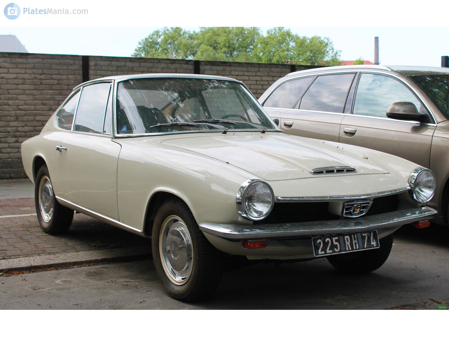 225 RH 74, Glas GT 