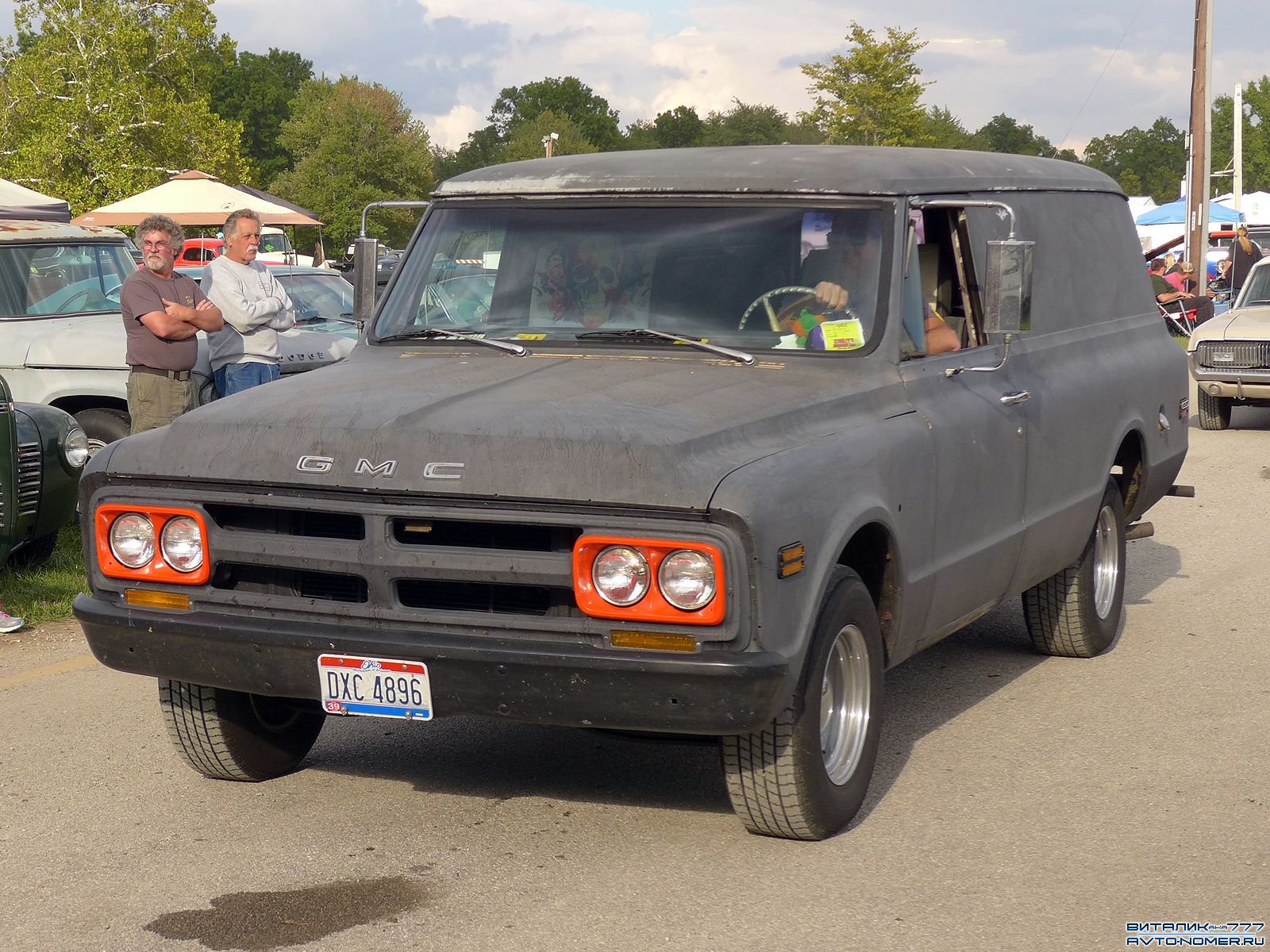 DXC 4896, GMC Suburban 6th gen, 1966–1972