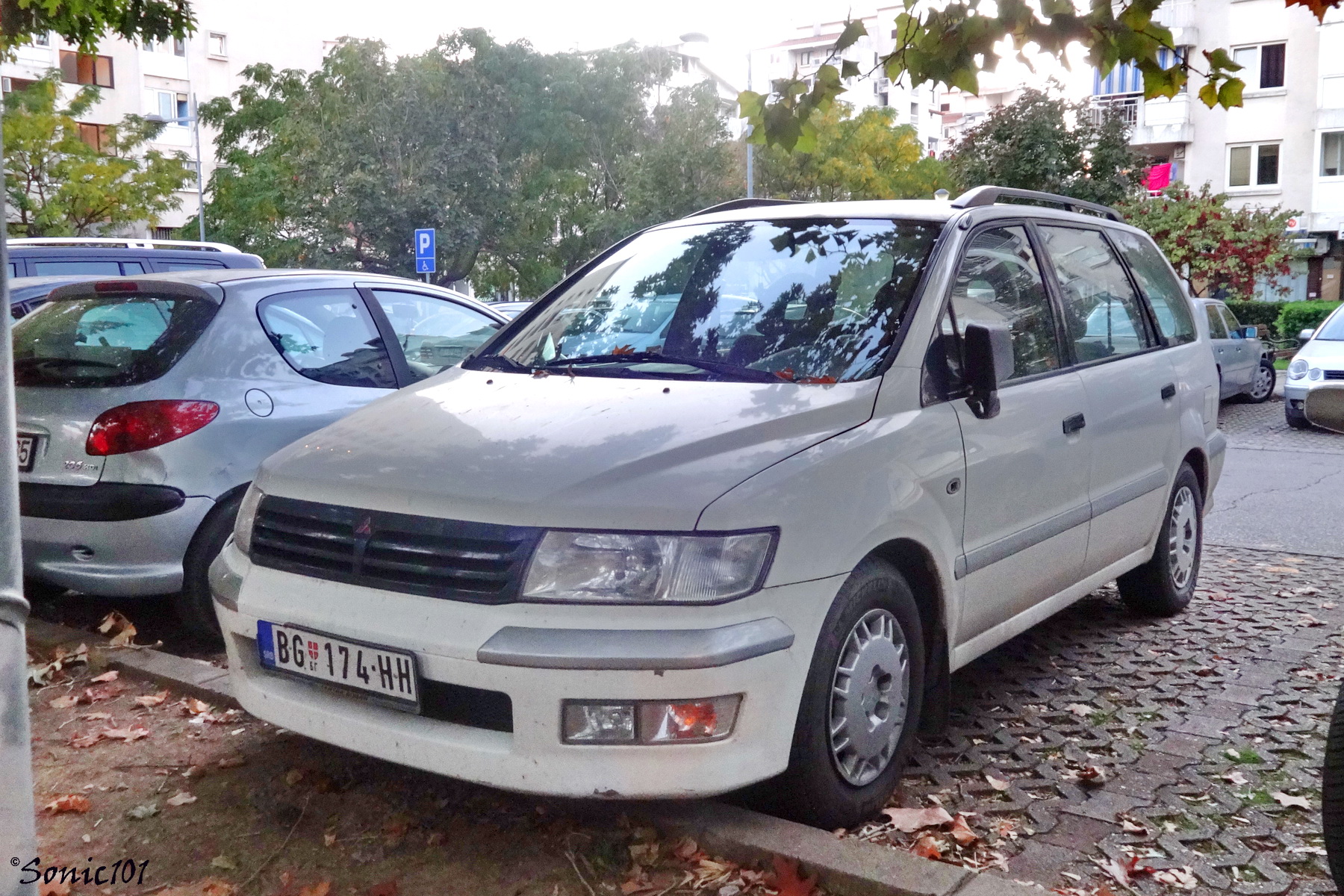BG 174-HH, Mitsubishi Space Wagon 3rd gen (N50), 1997–2003