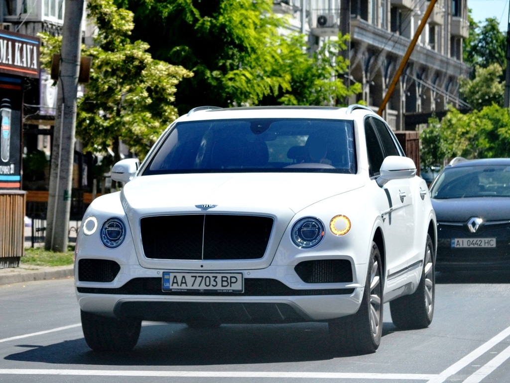 AA 7703 BP, Bentley Bentayga 1st gen (PL71), 2016–2020