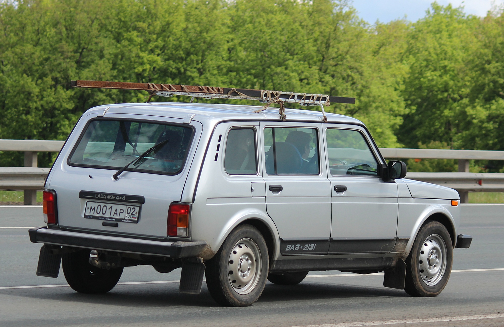 м 001 ар 02, Lada (VAZ) 2131 Нива 2131 (Legend), 1995­–2022