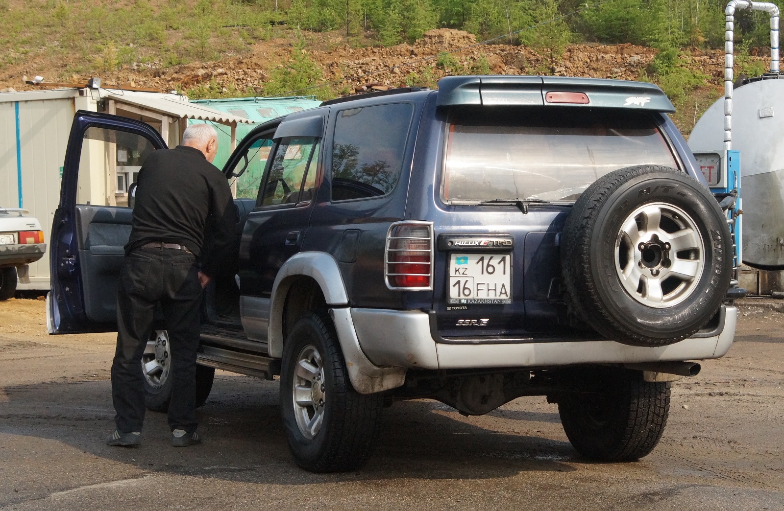 161 FHA 16, Toyota Hilux Surf 3rd gen (N180), 1995–2002