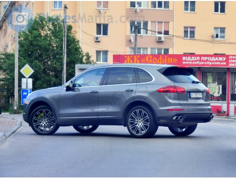 AI 0007 KH, Porsche Cayenne