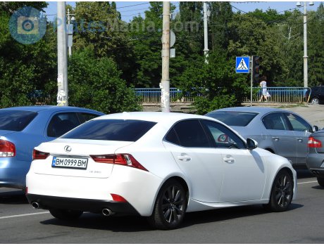 BM 0999 BM, Lexus IS