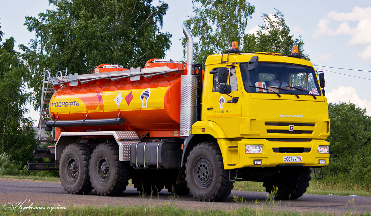 Камаз 43118 вакуумник. Камаз 43118 бензовоз. Камаз бензовоз 2022. Автоцистерна камаз 43118. Камаз 43118-3027-50.