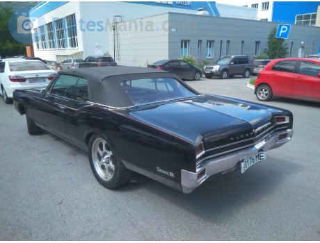 е 0176 МЕ, Oldsmobile 88