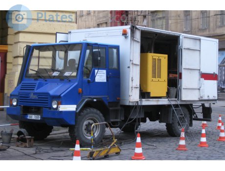 9A6 7065, Praga UV80