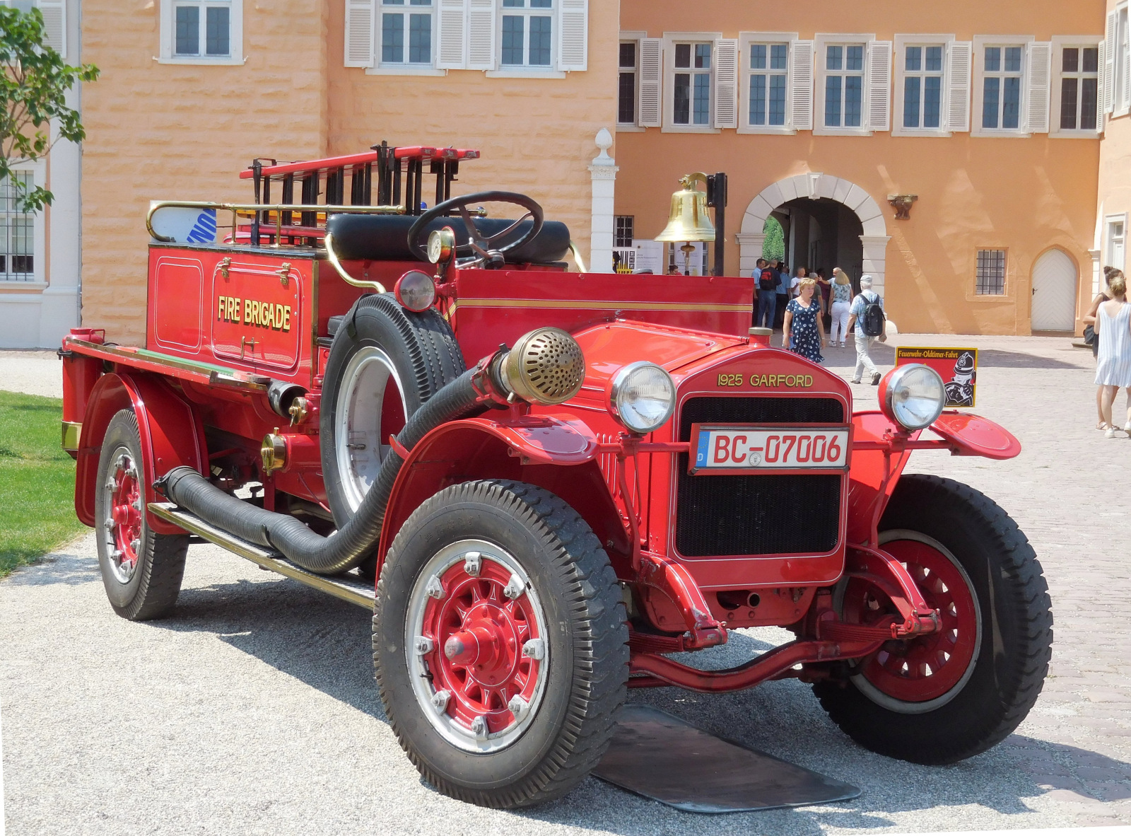 BC 07006, Red license plates 