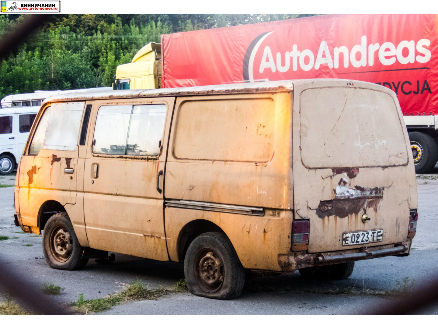 е 0223 ТЕ, Nissan Urvan 1st gen (E23), 1980-1986