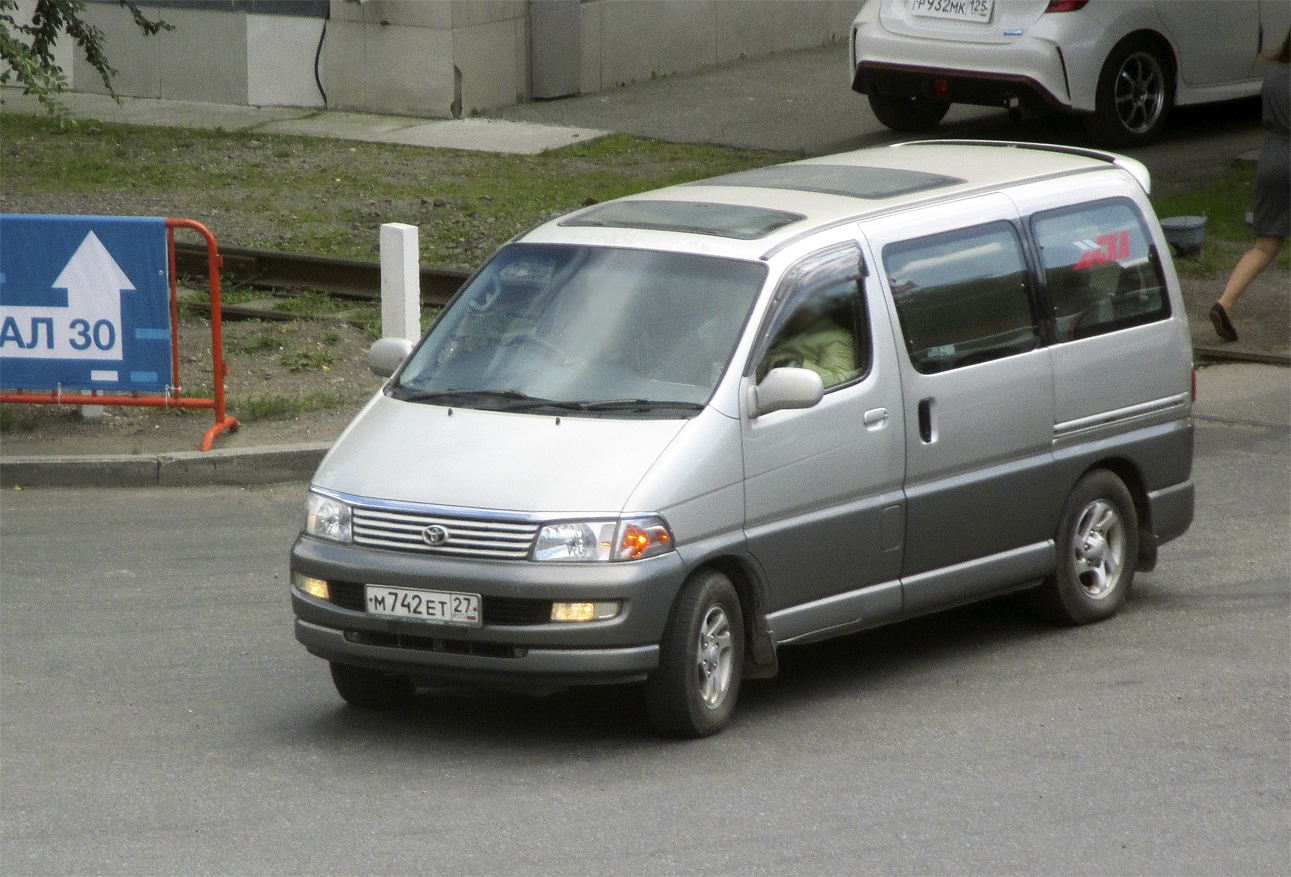 м 742 ет 27, Toyota HiAce Regius (XH10; JP-market), 1997­–1999