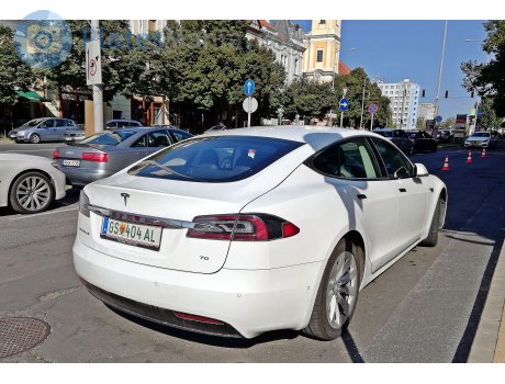GS 404 AL, Tesla Model S