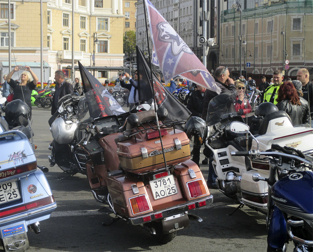 3781 ао 25, Suzuki Cavalcade 