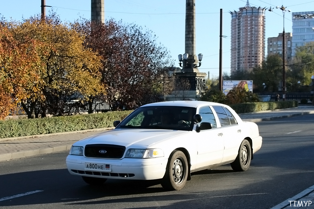 а 800 не, Ford Crown Victoria 2nd gen (EN114), 1997–2012