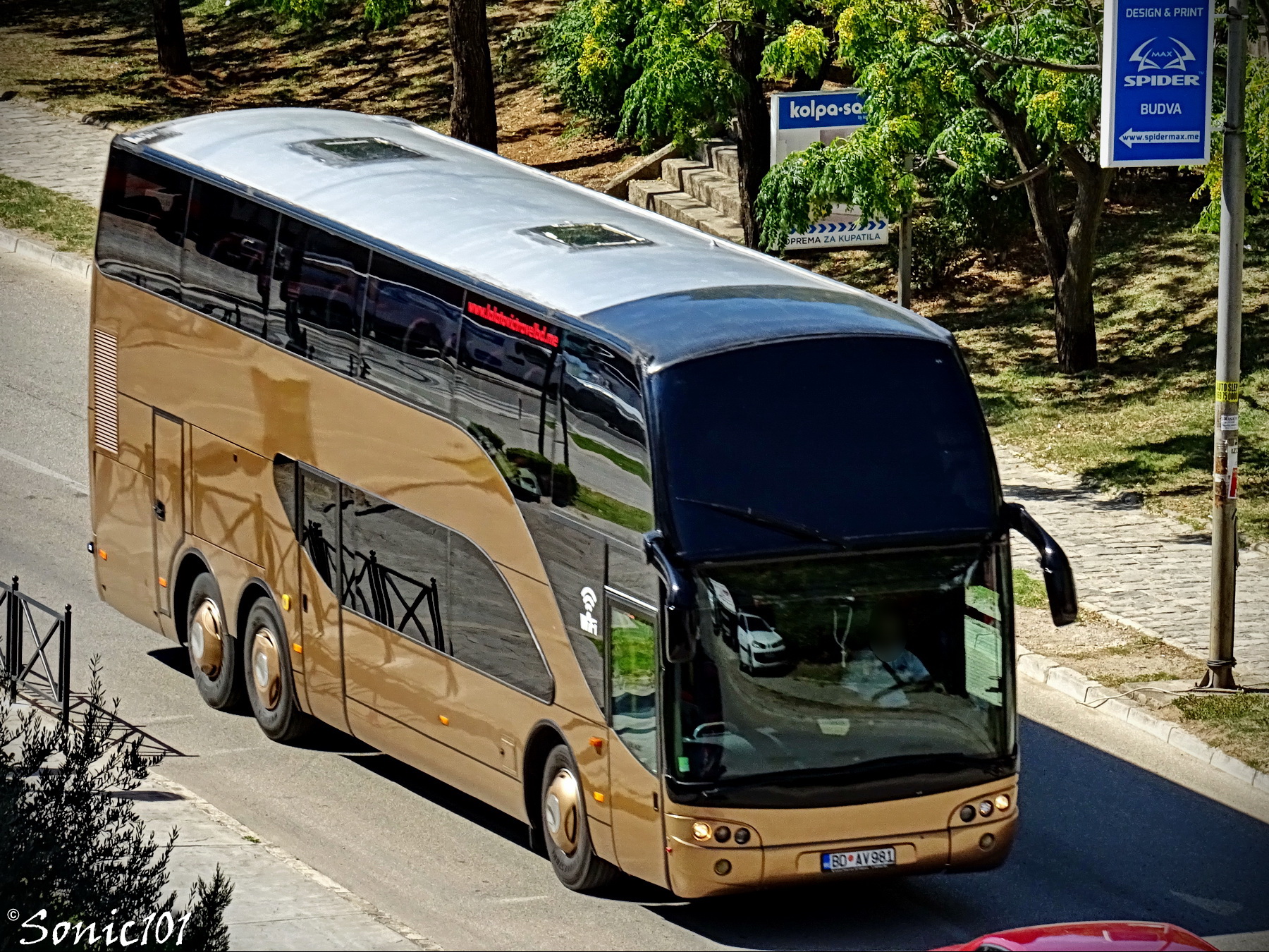 BD AV981, Ayats Bravo 