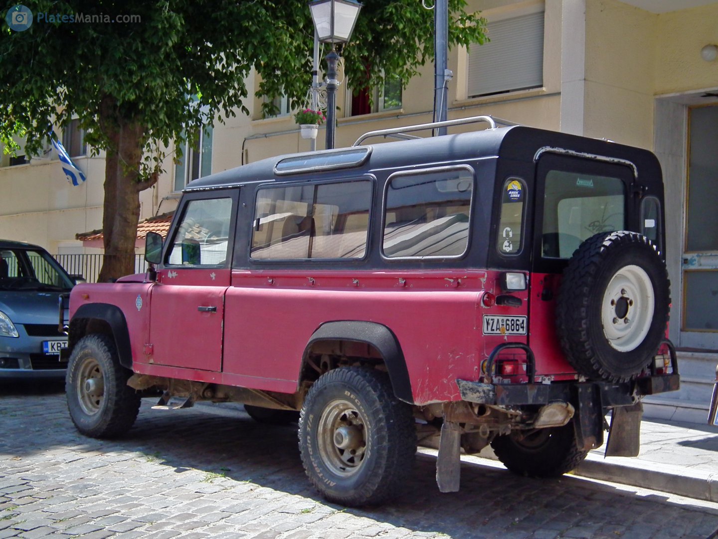 YZA-6864, Land Rover Defender 