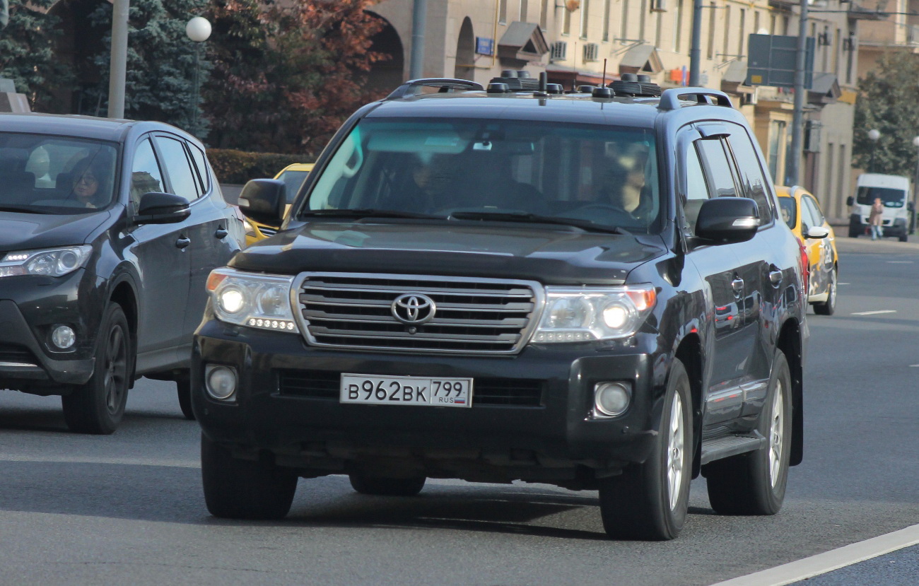 в 962 вк 799, Toyota Land Cruiser 200 (J200), 1st facelift, 2011–2015