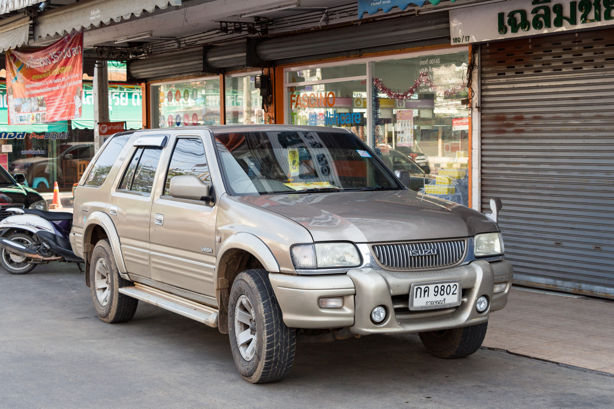 กค 9802, Isuzu Vega 