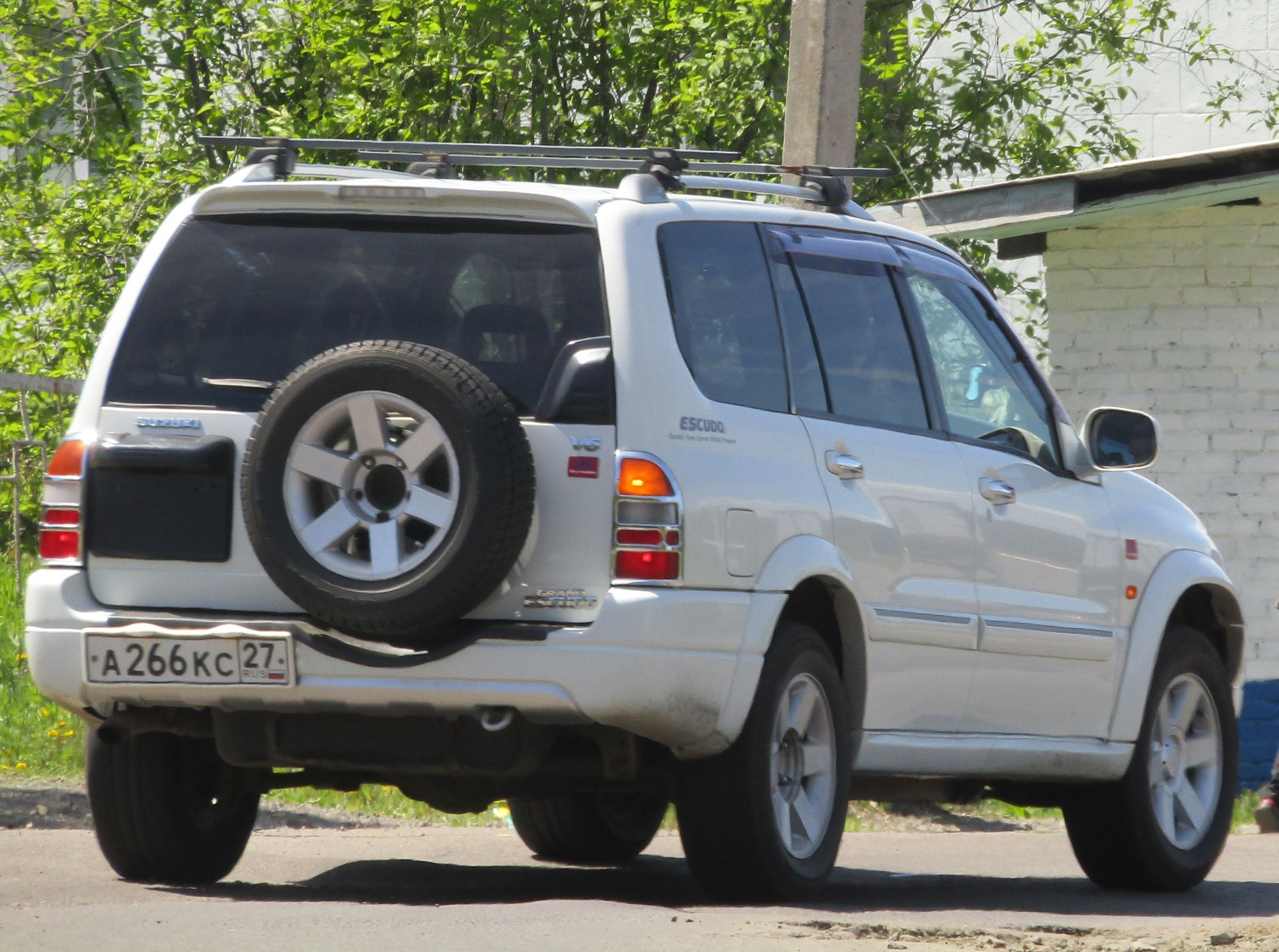 а 266 кс 27, Suzuki Grand Escudo 1st gen (TX92W), 2000–2003