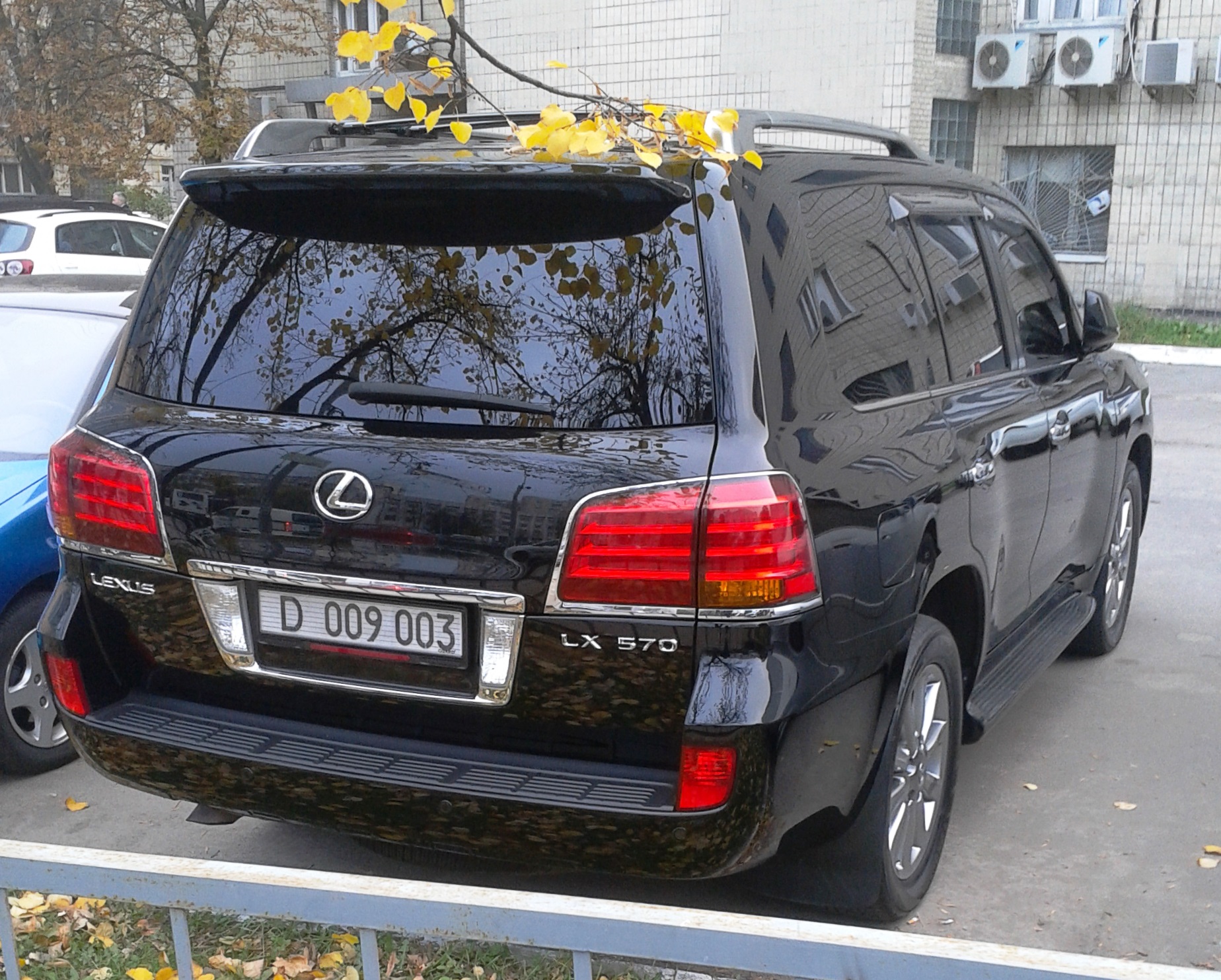 D 009 003, Lexus LX 3rd gen (J200), 2007–2012