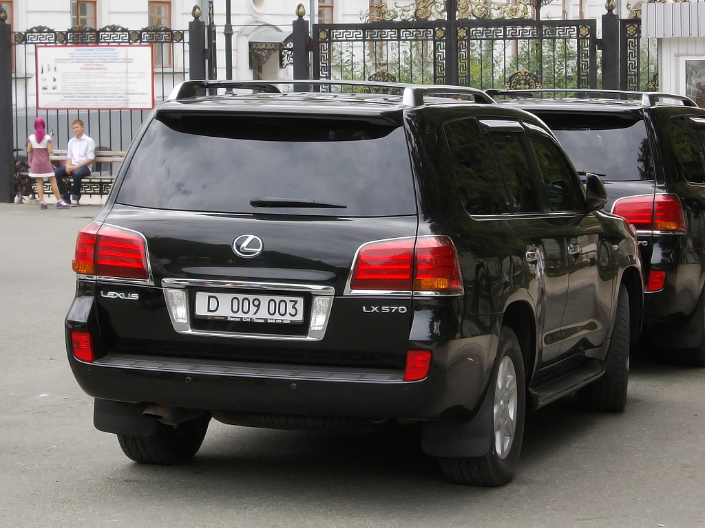 D 009 003, Lexus LX 