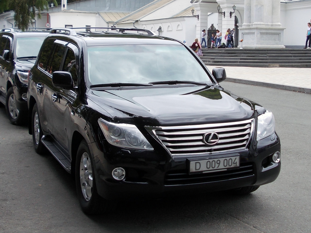D 009 004, Lexus LX 