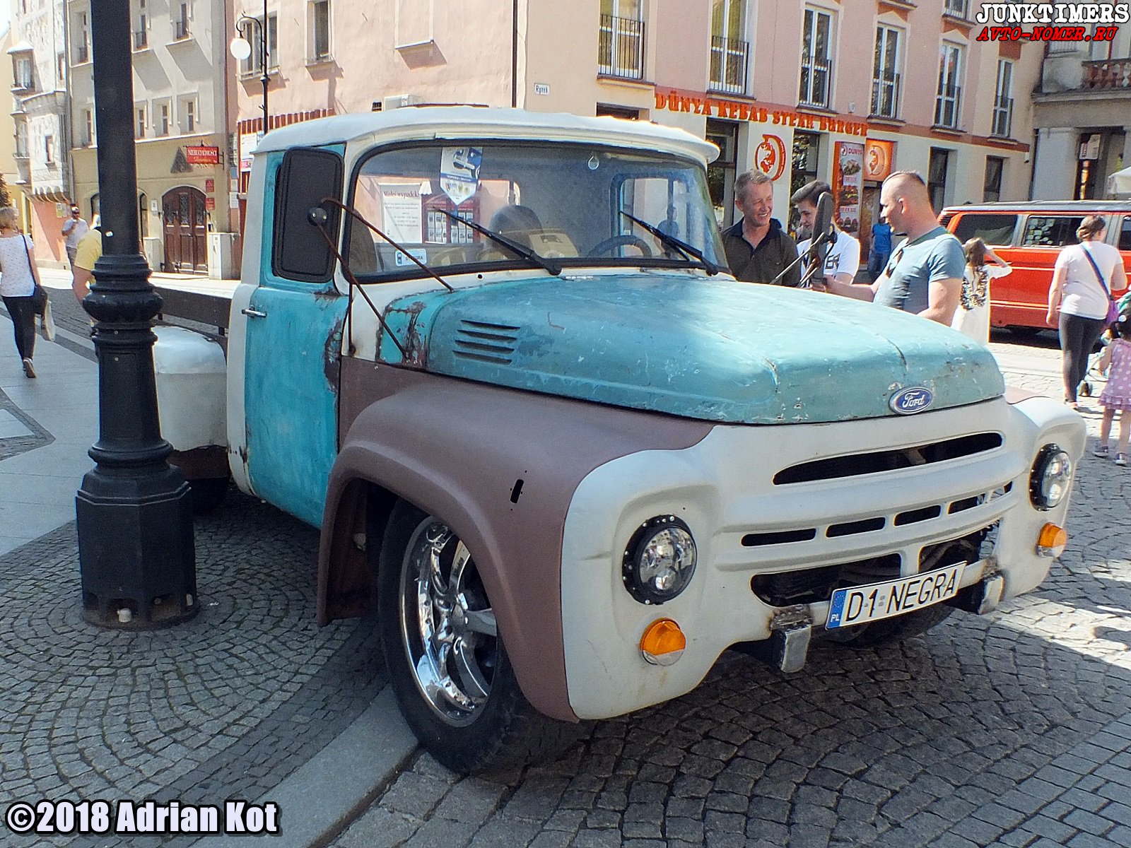 D1 NEGRA, Ford Expedition 