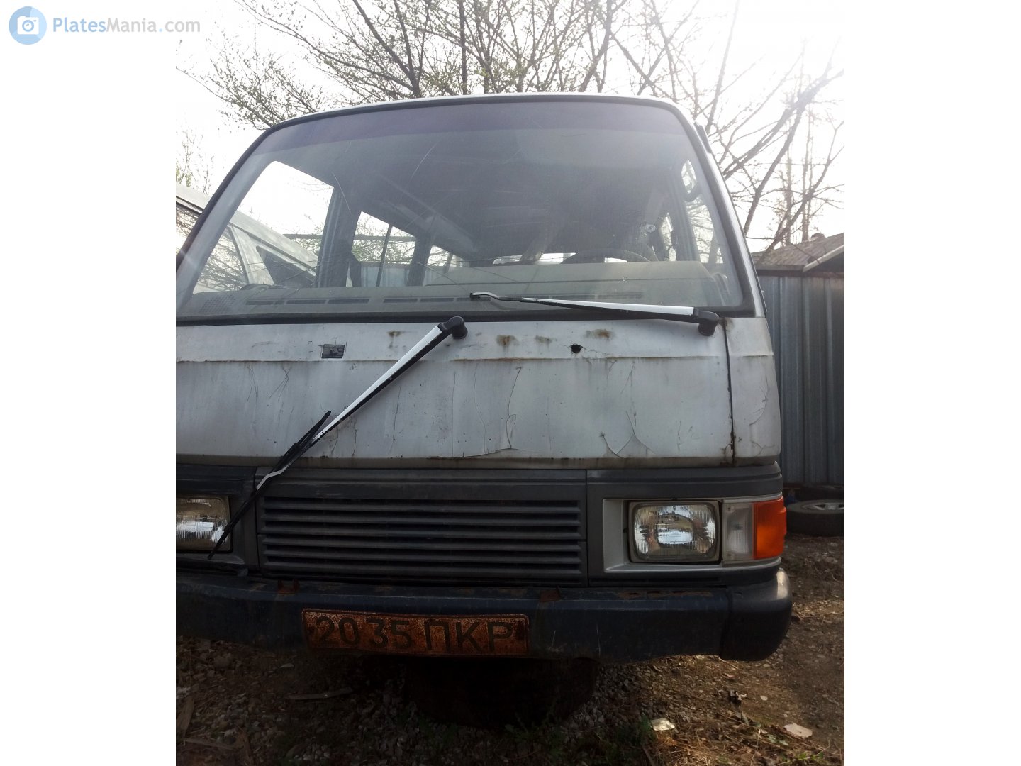 2035 ПКР, Nissan Urvan 2nd gen (E24), 1986-2001