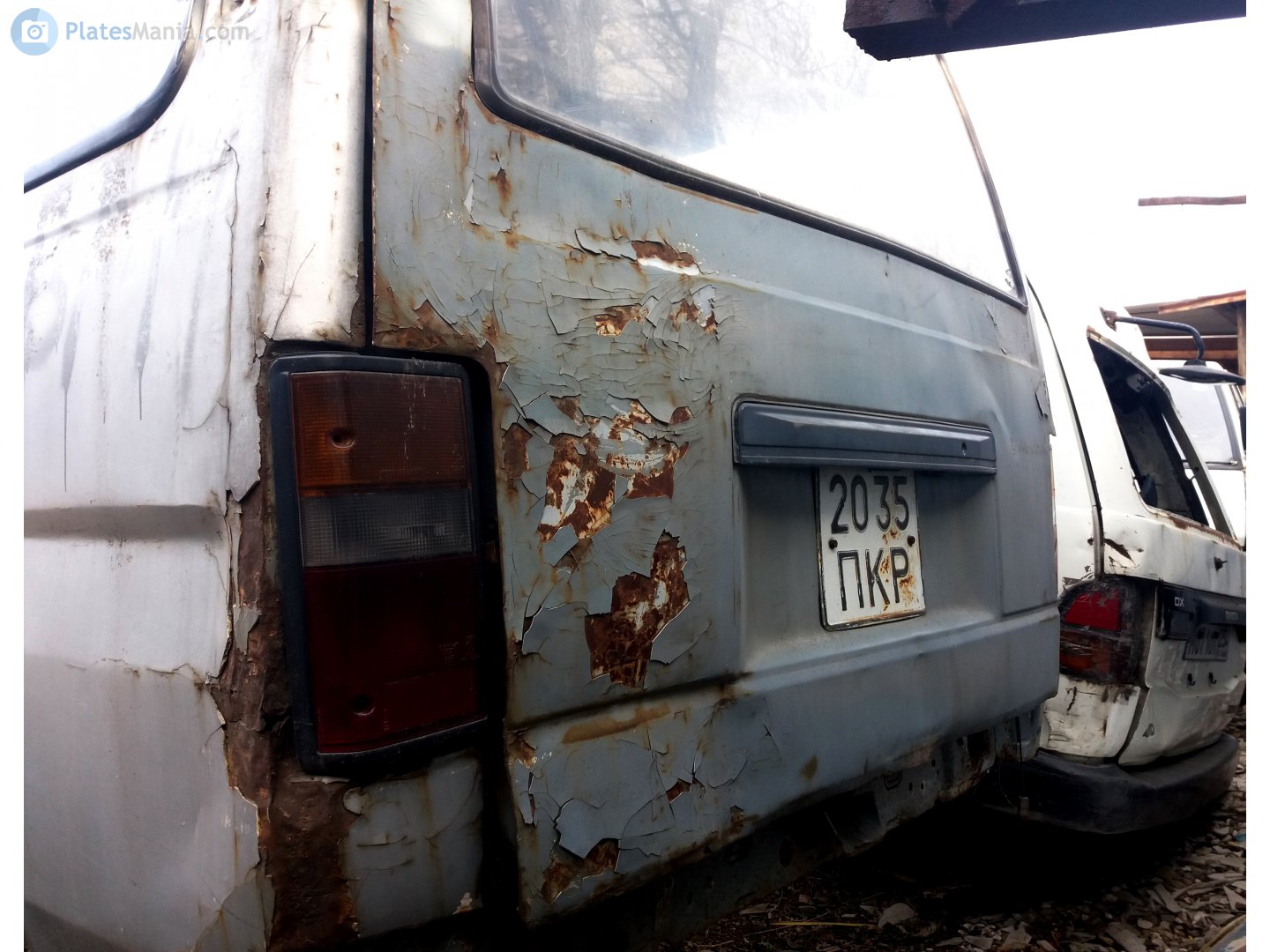 2035 ПКР, Nissan Urvan 2nd gen (E24), 1986-2001