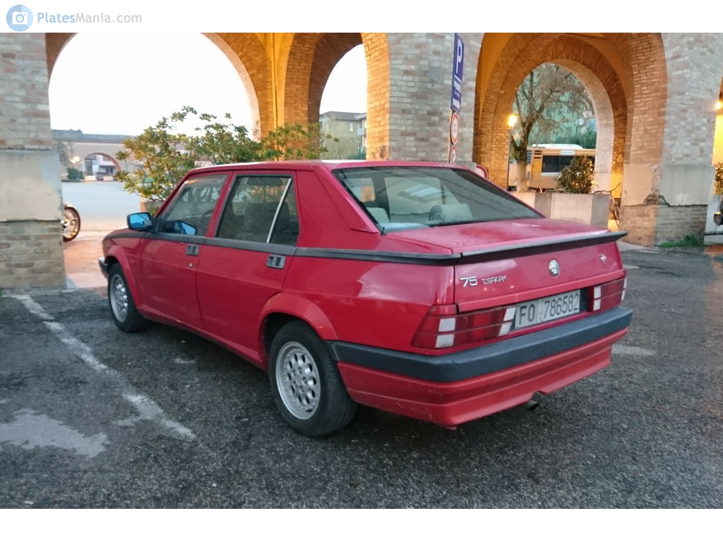 FO 786582, Alfa Romeo 75 1st gen (162B), 1985–1992