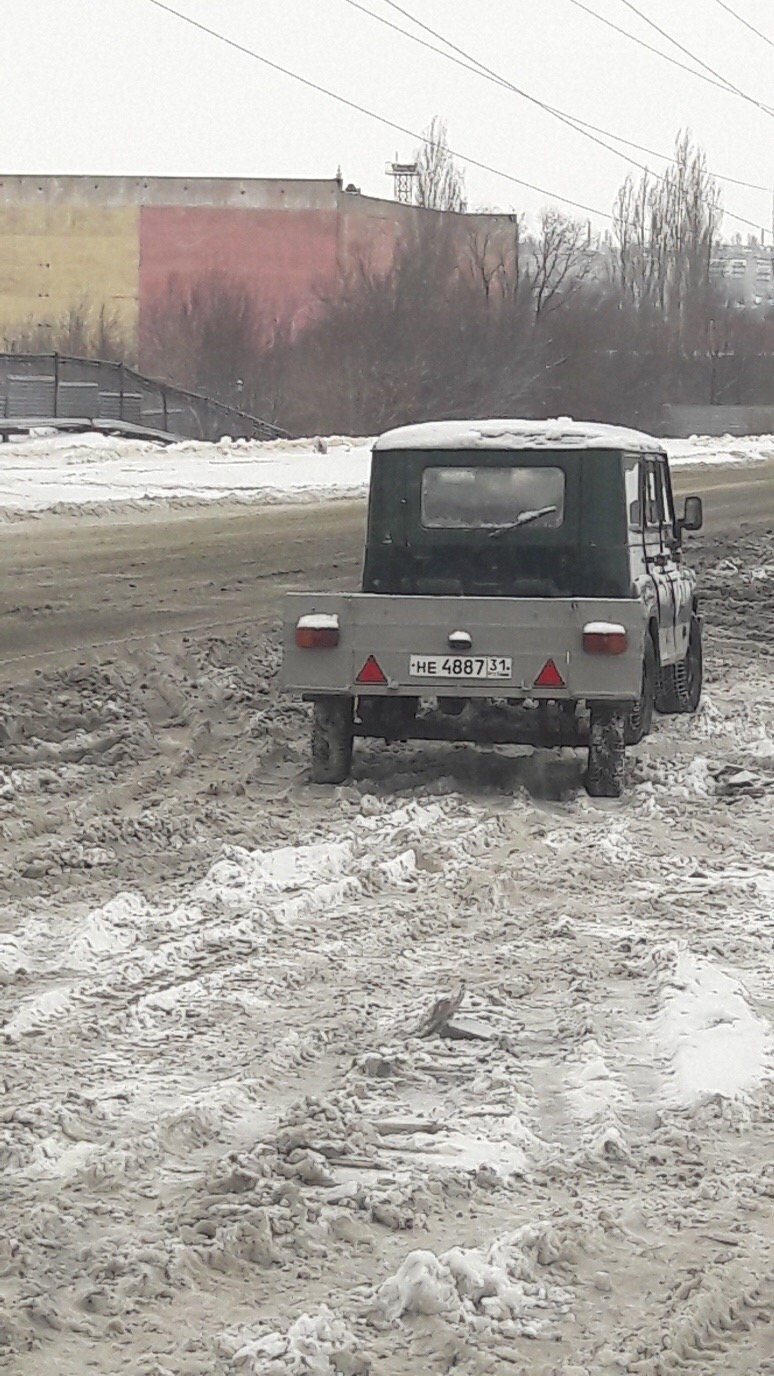 4887 НЕ, Trailers (1977) 