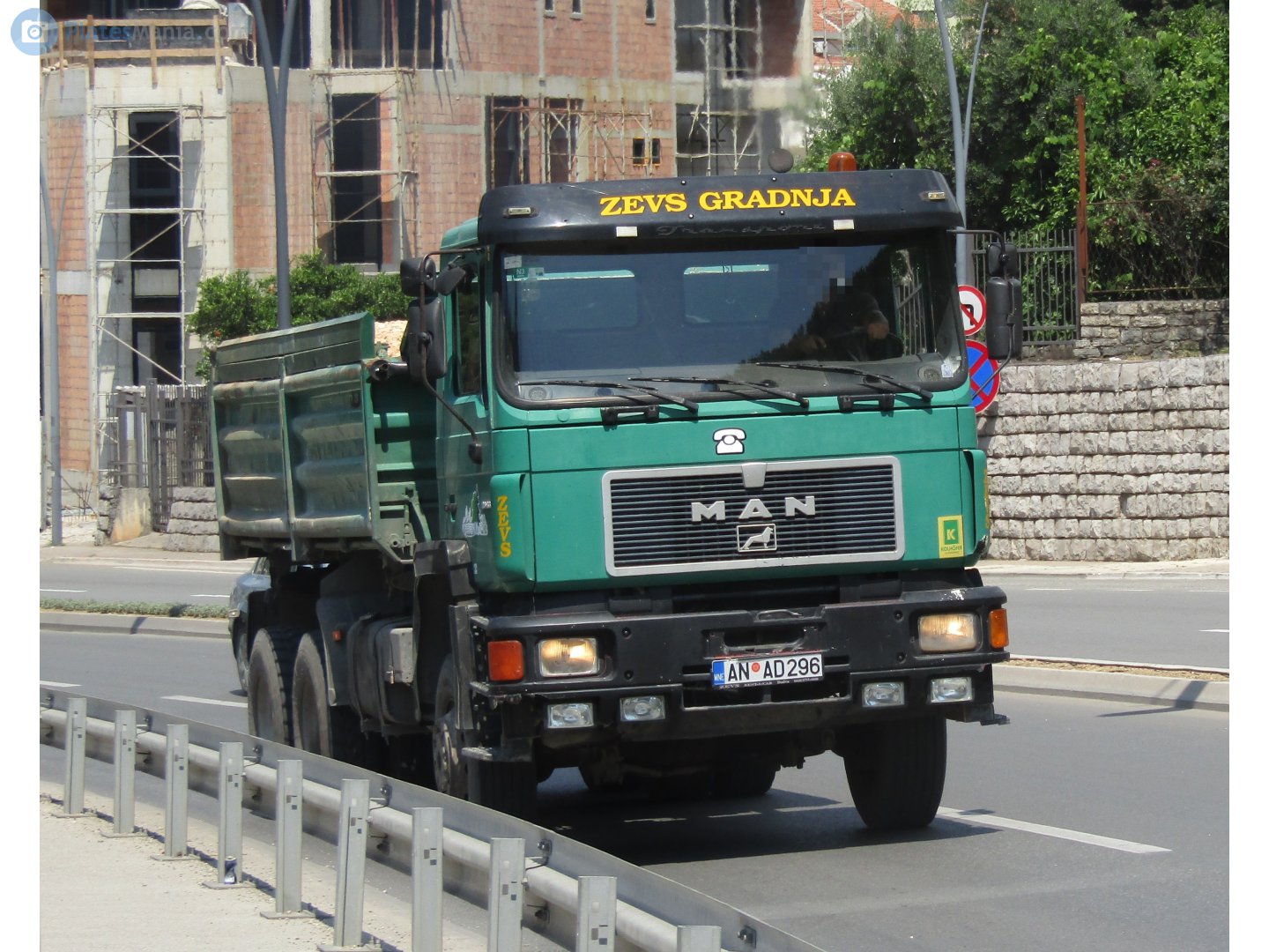 AN AD296, MAN M90 