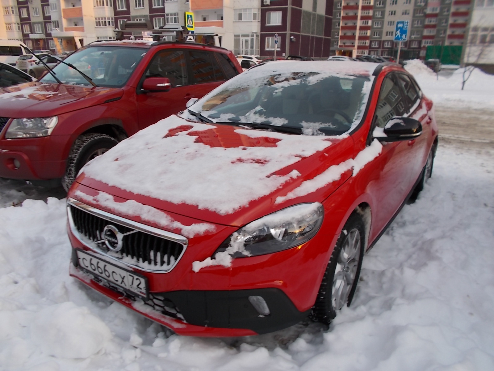 с 666 сх 72, Volvo V40 2nd gen Cross Country (526), 2013–2019