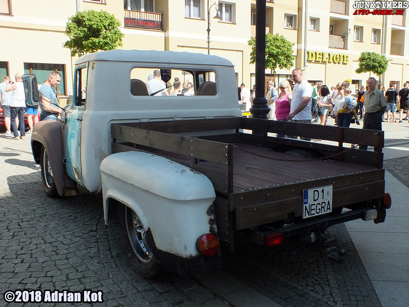 D1 NEGRA, Ford Expedition 