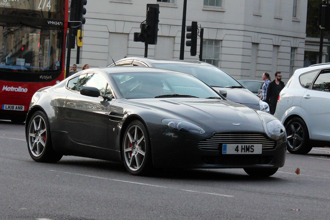 4HMS, Aston Martin V8 Vantage 