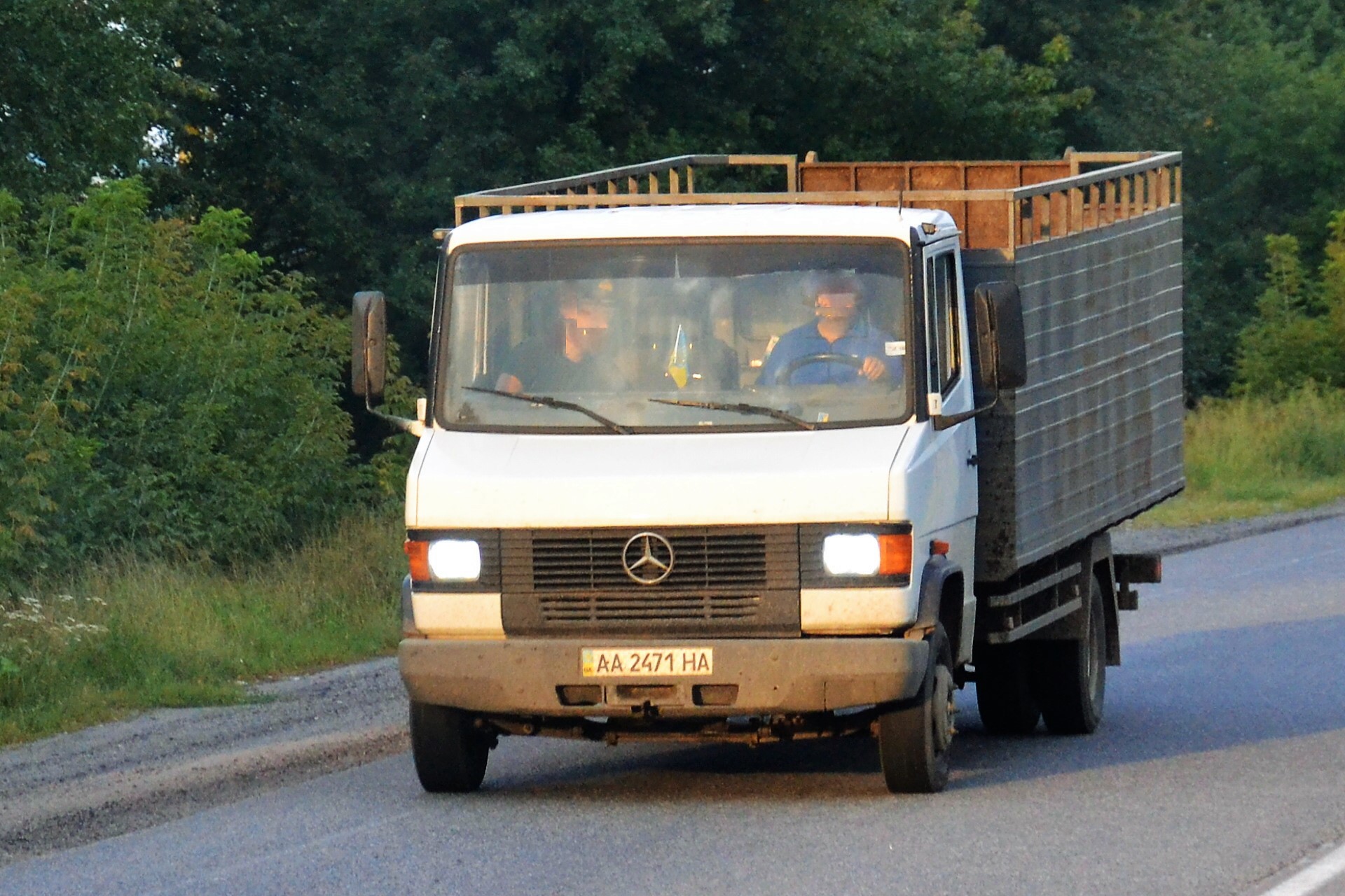 AA 2471 HA, Mercedes-Benz T2 2nd gen (668/669/670), 1986–1996