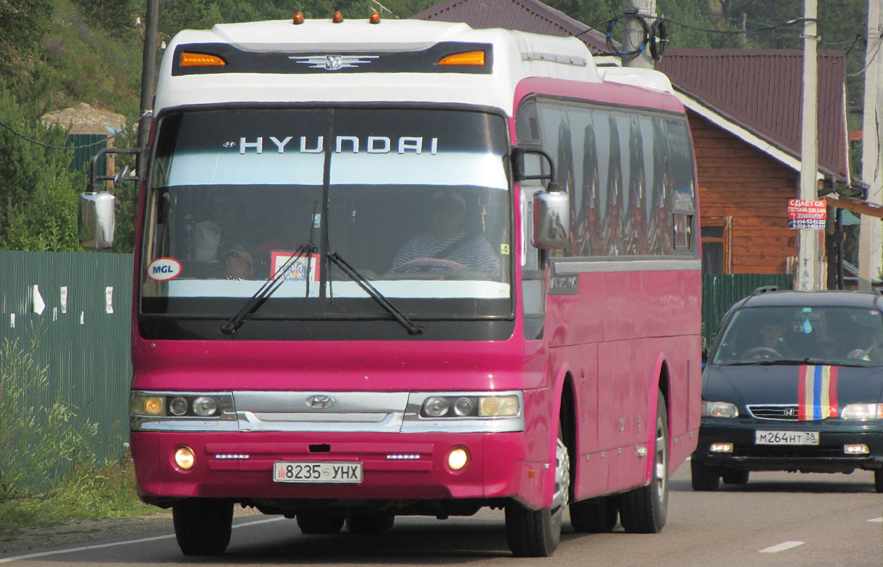 8235 УНХ, Hyundai Aero Queen 