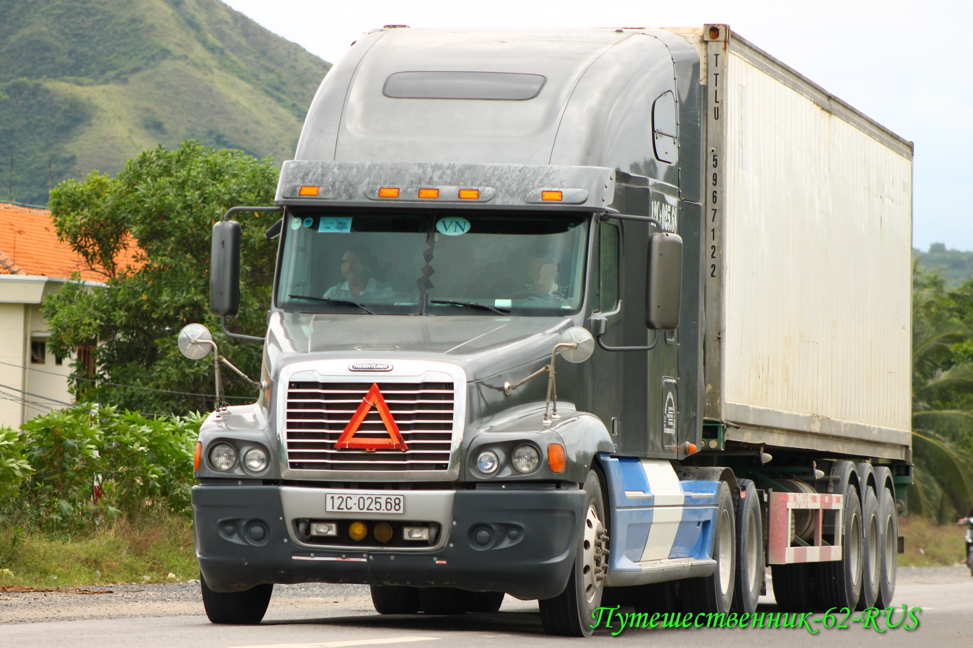 12C-025.68, Freightliner Century Class 