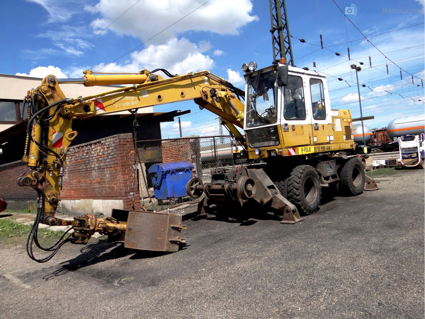 YHC-303, Liebherr A-Series 