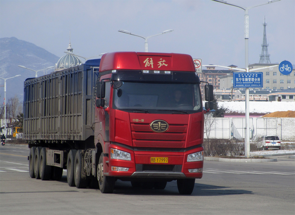 黑B·Y7997, FAW J6 