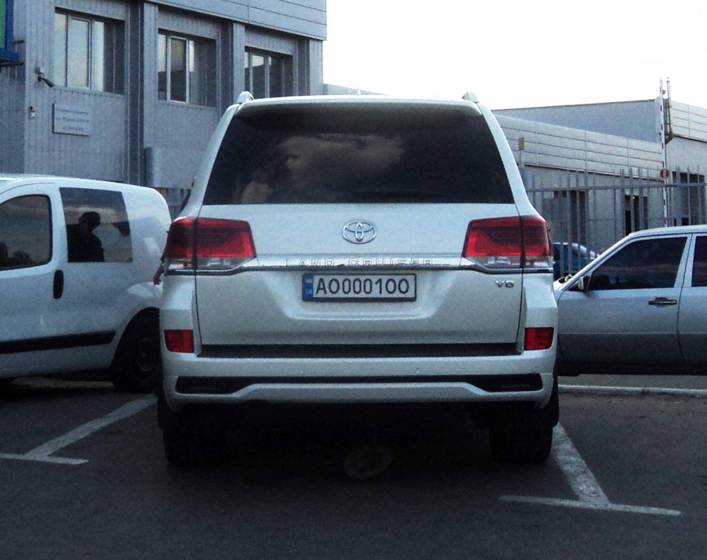 AO 0001 OO, Toyota Land Cruiser 200 (J200), 2nd facelift, 2015–2021