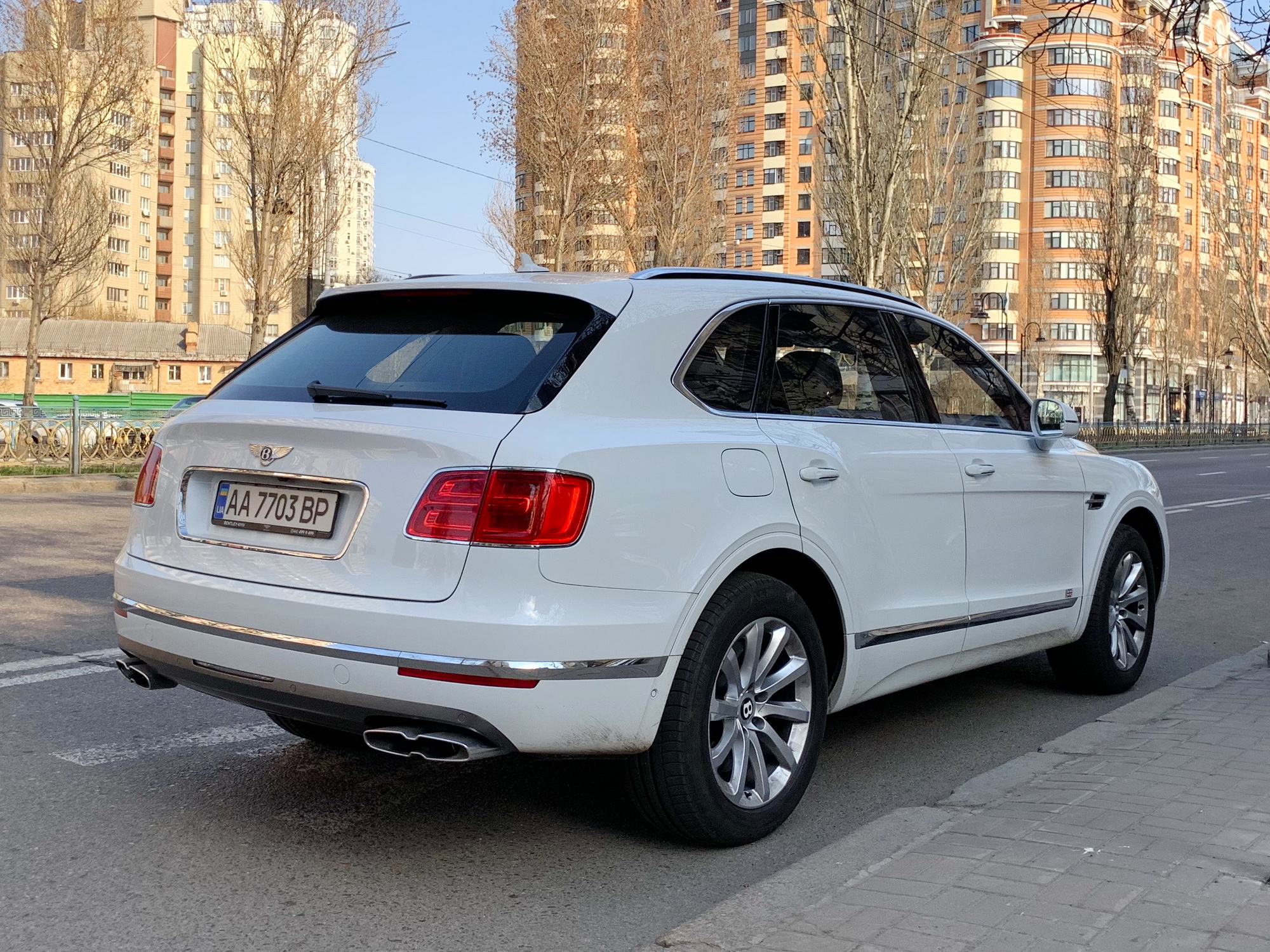 AA 7703 BP, Bentley Bentayga 1st gen (PL71), 2016–2020