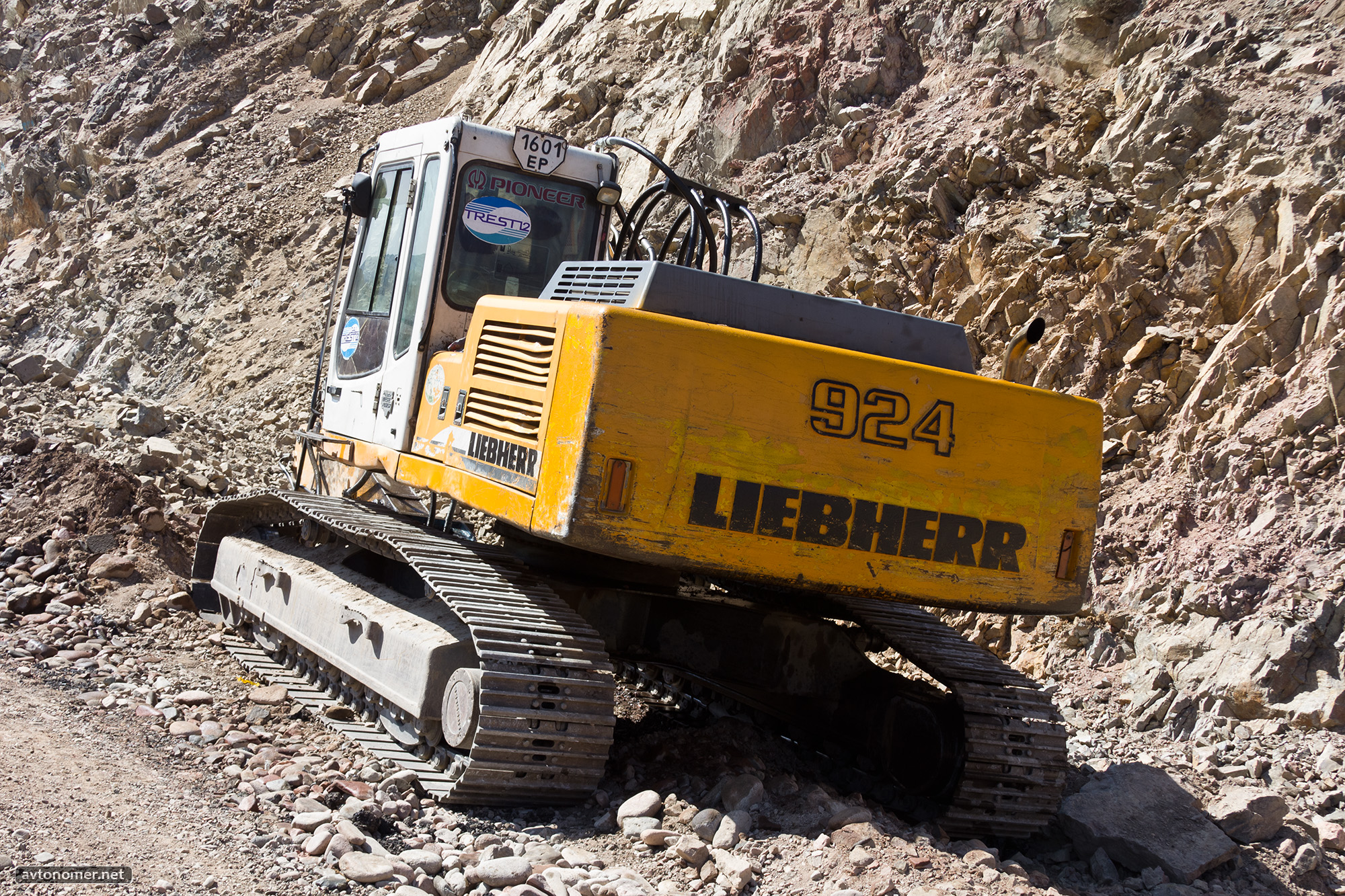1601 ЕР, Liebherr A-Series 