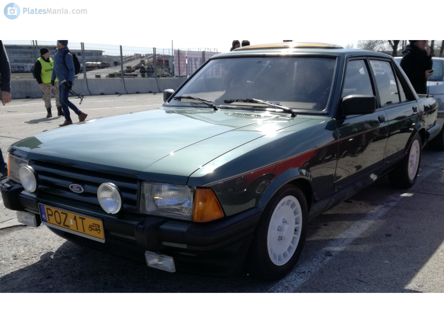 POZ 1T, Ford Granada 2nd gen 4-door Sedan (GFU; EU-market), 1977–1985