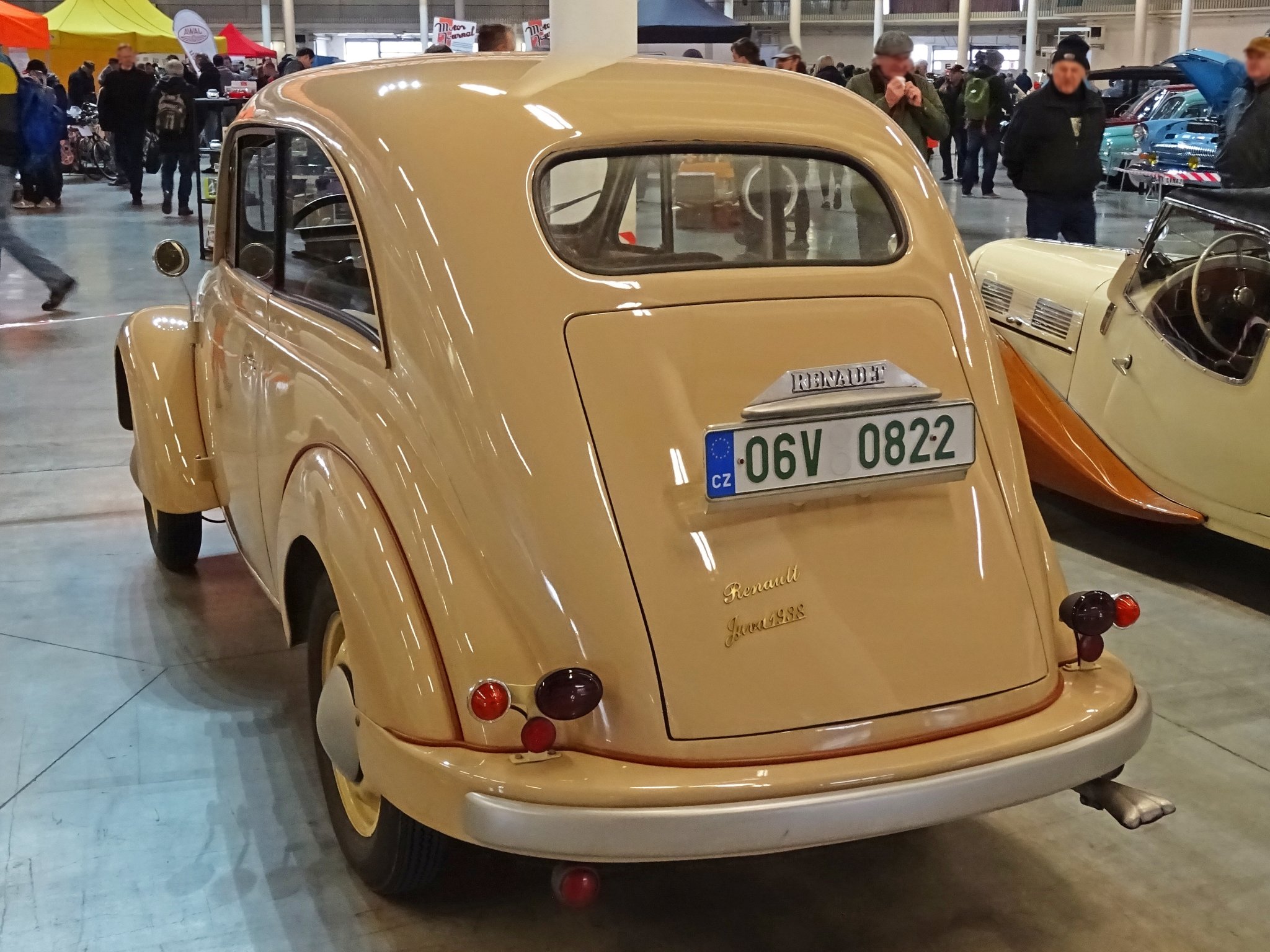 06V 0822, Renault Juvaquatre 