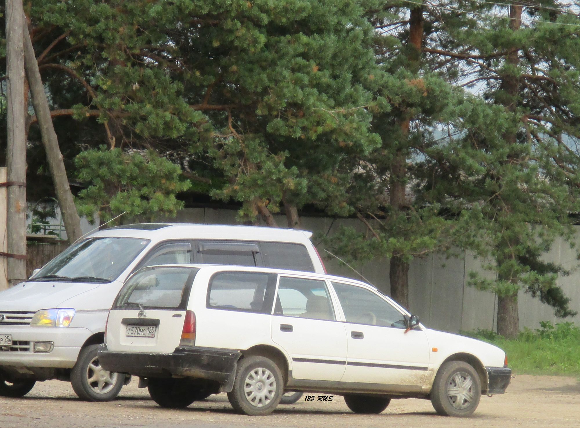 т 570 мс 125, Nissan Avenir 1st gen (W10), 1990–1998