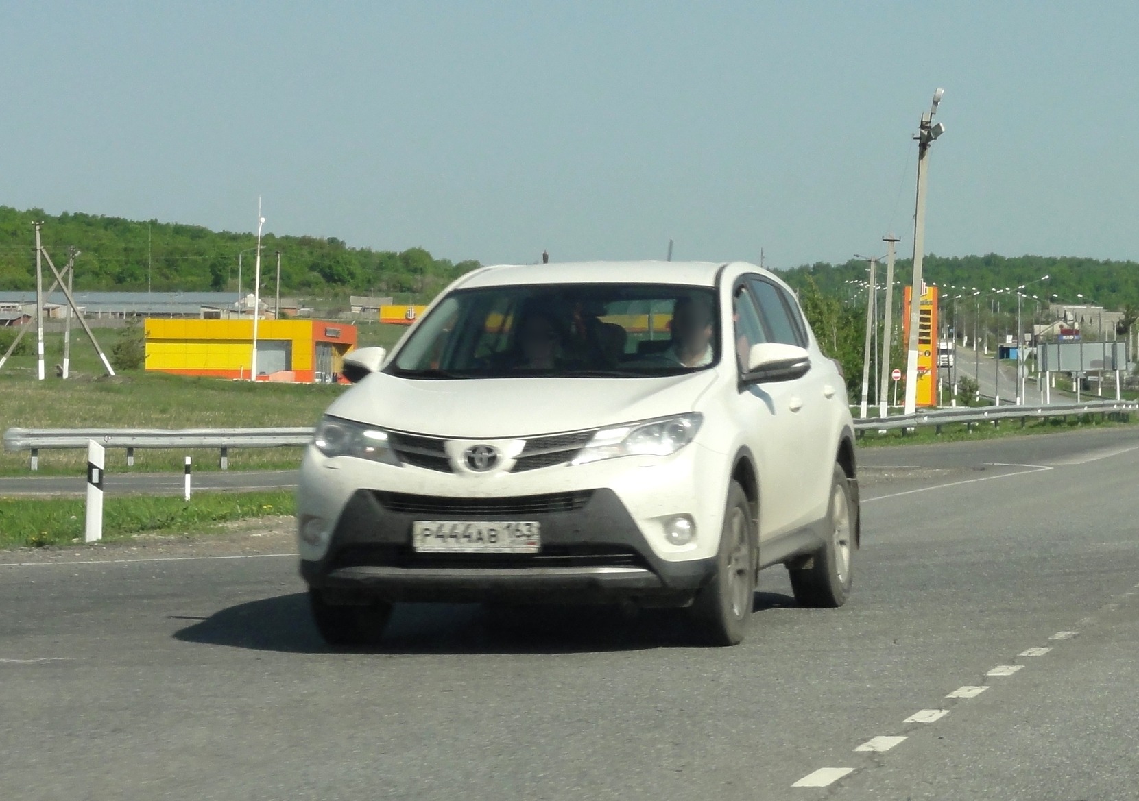 р 444 ав 163, Toyota RAV4 4th gen (XA40), 2012–2015