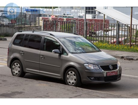 017D 252 77, Volkswagen Touran