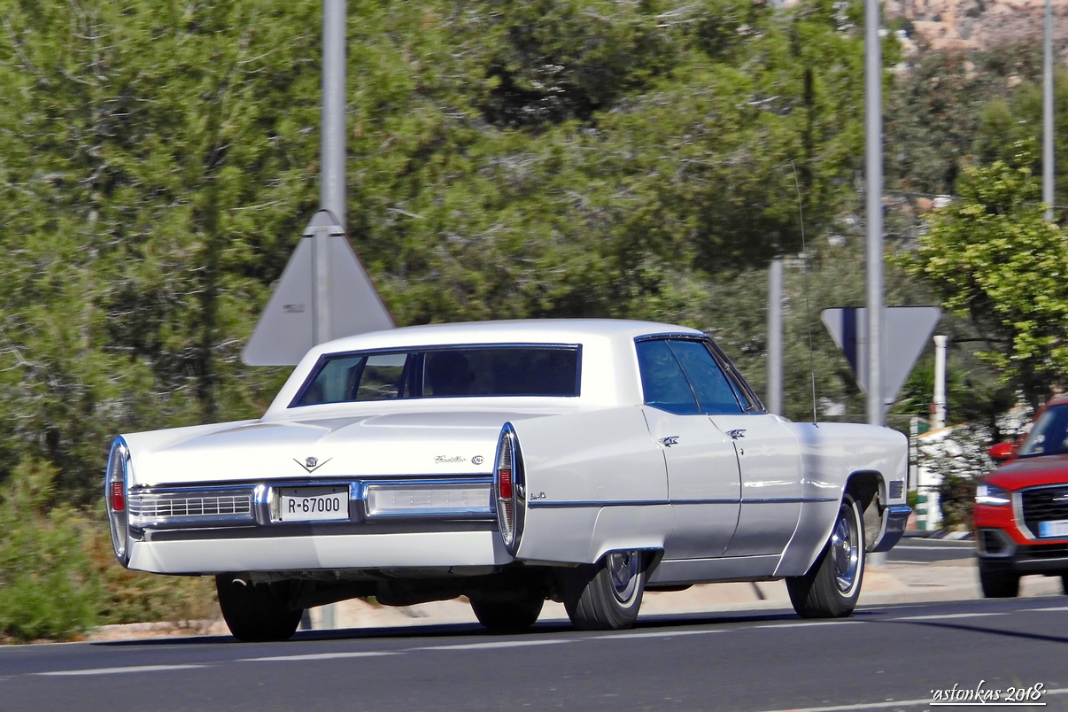 R-67000, Cadillac DeVille 
