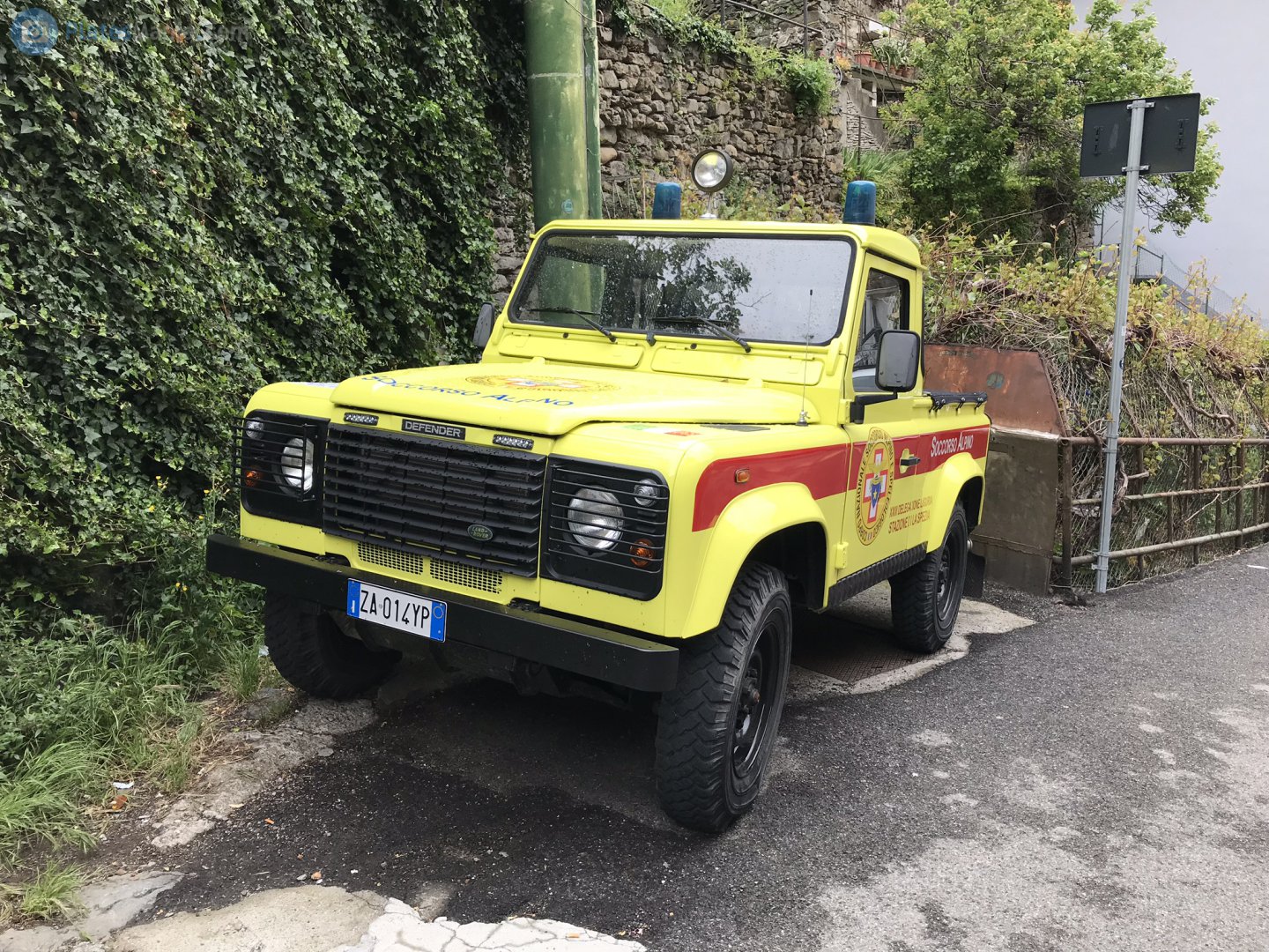 ZA 014 YP, Land Rover Defender 1st gen 90